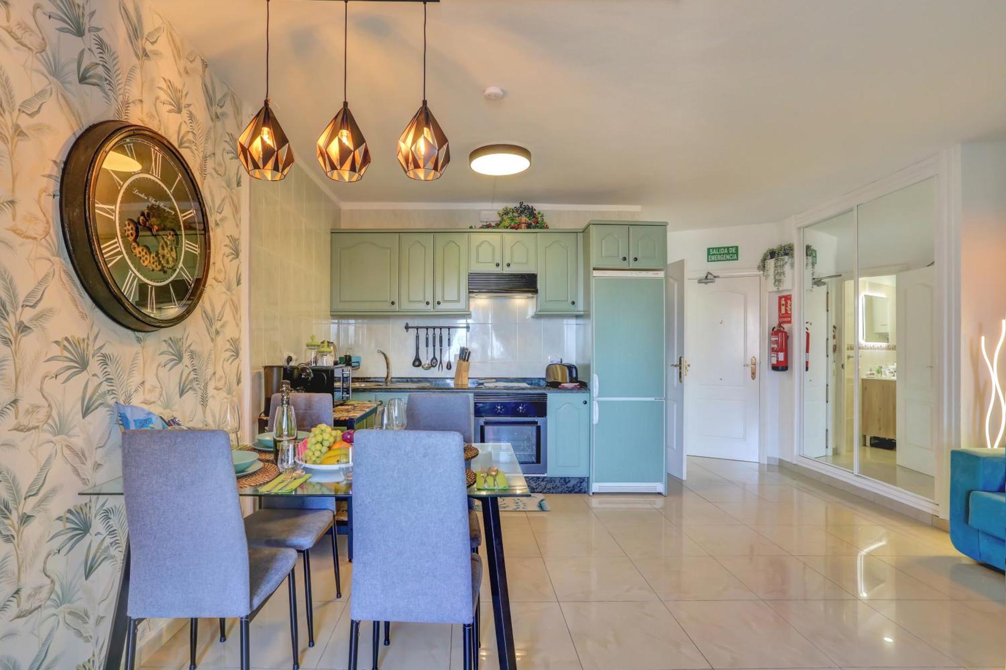 Luxory Dreamy Sunset, Seafront, Direct Access To The Promenade,Wifi,Pool,Free Parking Apartment Los Cristianos  Exterior photo
